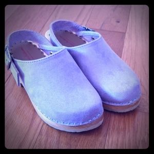 Hanna Anderson clogs